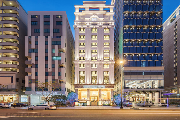 Monarque Hotel